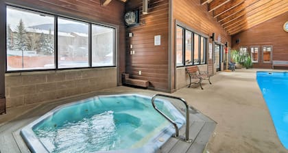 Walkable Frisco Condo: Mtn Views & Shared Hot Tub!