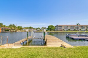 House (2 Bedrooms) | Interior - Private Dock! Canalfront Home: 4 Mi to Beaches (New Port Richey)