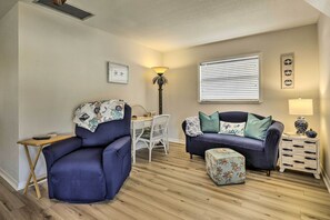 平面電視、書籍