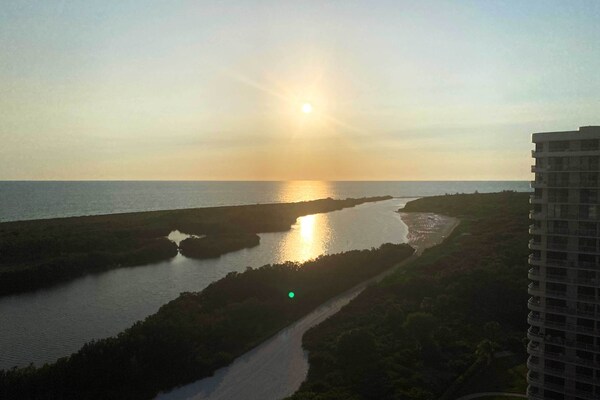 Beachfront Marco Island Condo W/ Pool Access! - Marco Beach, Marco Island