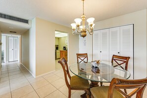 Apartment (2 Bedrooms) | Interior - Beachfront Marco Island Condo w/ Pool Access! (Marco Island)