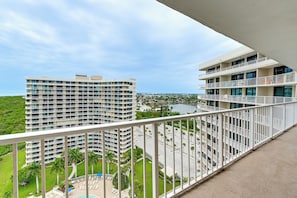 Apartment (2 Bedrooms) | Interior - Beachfront Marco Island Condo w/ Pool Access! (Marco Island)