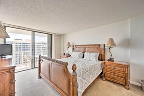 Apartment (2 Bedrooms) | Interior - Beachfront Marco Island Condo w/ Pool Access! (Marco Island)