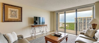 Beachfront Marco Island Condo w/ Pool Access!