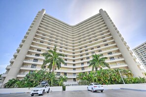 Apartment (2 Bedrooms) | Interior - Beachfront Marco Island Condo w/ Pool Access! (Marco Island)