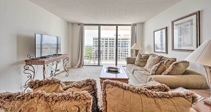 Beachfront Marco Island Condo w/ Pool Access!