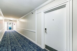 Apartment (2 Bedrooms) | Interior - Beachfront Marco Island Condo w/ Pool Access! (Marco Island)
