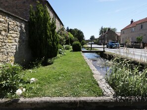 Property grounds - Puddleduck Cottage (Pickering)