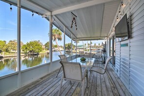 Interior - Boat Dock & Porch: Riverfront Retreat in Homosassa (Homosassa)
