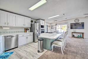 Interior - Boat Dock & Porch: Riverfront Retreat in Homosassa (Homosassa)