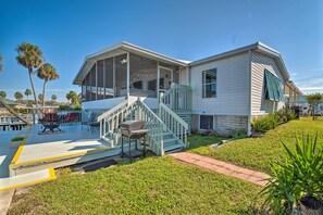 House (3 Bedrooms) | Interior - Boat Dock & Porch: Riverfront Retreat in Homosassa (Homosassa)