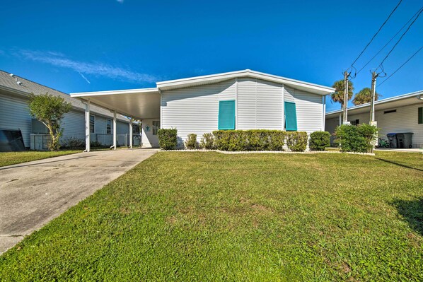 House (3 Bedrooms) | Interior - Boat Dock & Porch: Riverfront Retreat in Homosassa (Homosassa)