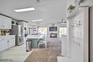 Interior - Boat Dock & Porch: Riverfront Retreat in Homosassa (Homosassa)