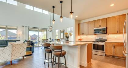 Furnished Deck & Hot Tub: Chic Granby Home!