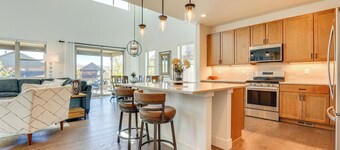 Furnished Deck & Hot Tub: Chic Granby Home!