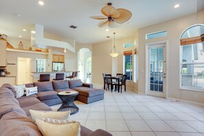 House (5 Bedrooms) | Interior