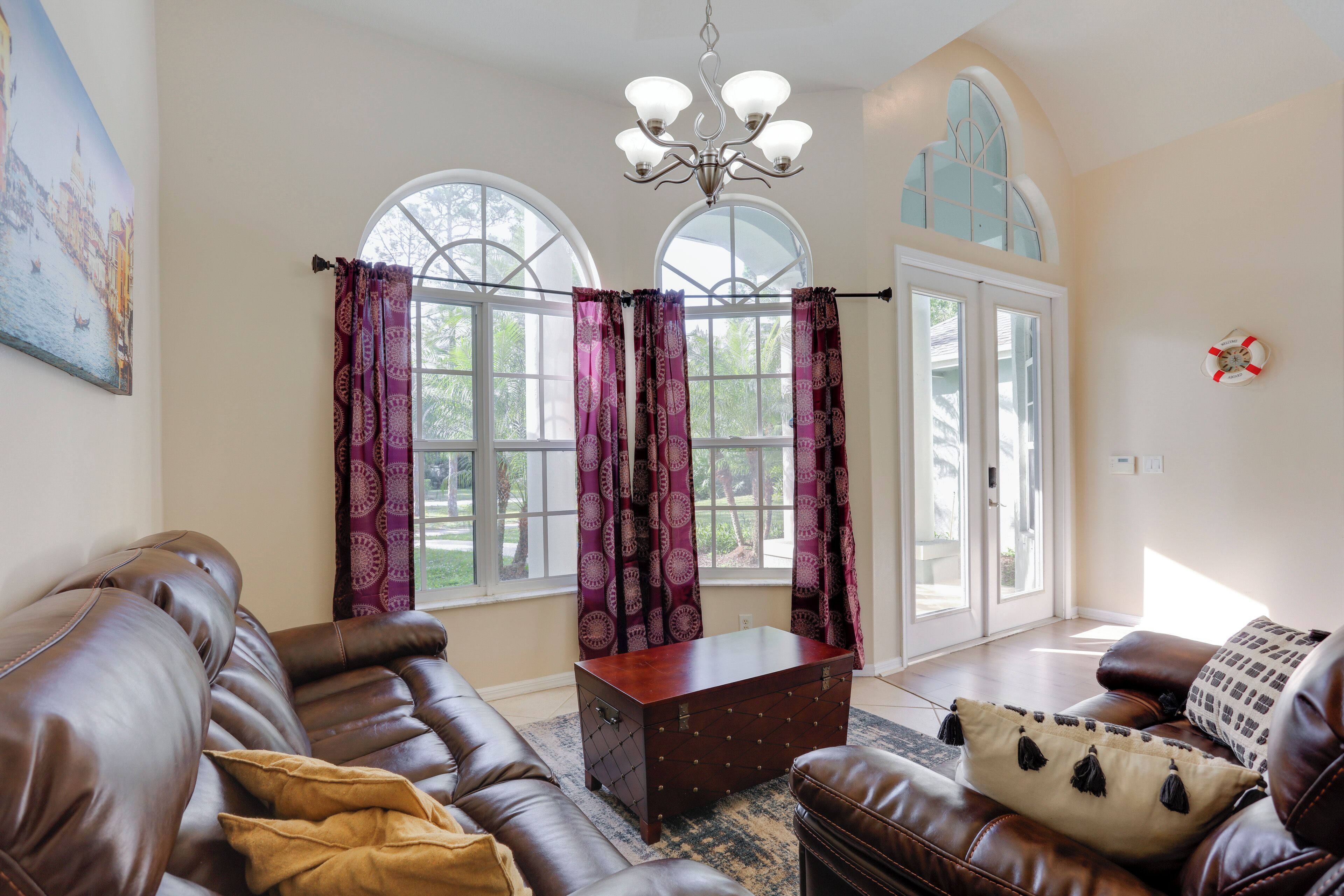 House (5 Bedrooms) | Interior