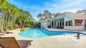 Rumah (5 Bedrooms) | Bagian depan properti