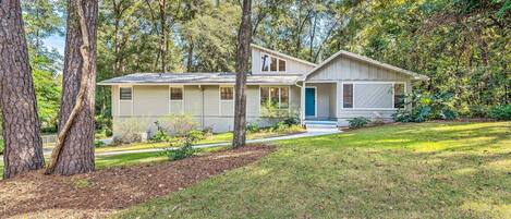 House (4 Bedrooms) | Front of property