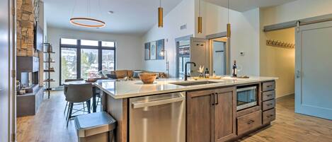 المنشأة من الداخل