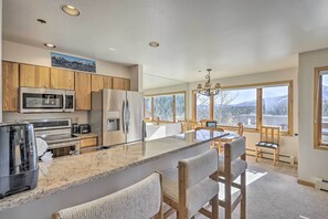 Apartment (2 Bedrooms) | Interior - Condo w/ Views & Hot Tub Access in Silverthorne! (Silverthorne)