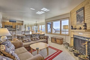Apartment (2 Bedrooms) | Interior - Condo w/ Views & Hot Tub Access in Silverthorne! (Silverthorne)