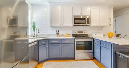 Airy Nantucket Escape in Historic Downtown!