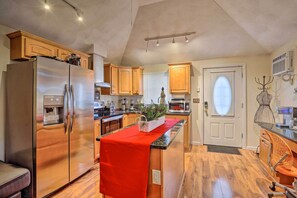 Microwave, oven, stovetop, blender - Charming Boston Area Home < 1 Mi to Revere Beach! (Revere)