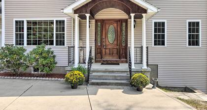 Granby Home w/ Deck < 1/2 Mi to Aldrich Lake!