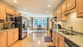 House (3 Bedrooms) | Private kitchen