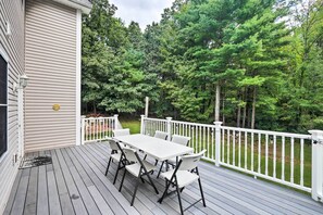 House (3 Bedrooms) | Interior - Granby Home w/ Deck < 1/2 Mi to Aldrich Lake! (Granby)