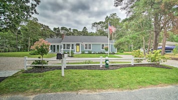 House (6 Bedrooms) | Front of property