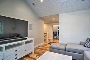 House (6 Bedrooms) | Interior