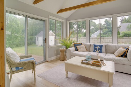 Dennis Retreat: 4 Mi to Mayflower Beach!