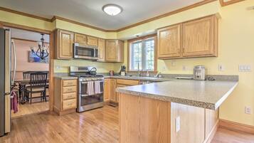 House (5 Bedrooms) | Interior