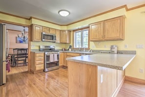 House (5 Bedrooms) | Interior - Onset Home w/ Deck: Walk to Beach on Buzzards Bay! (Buzzards Bay)