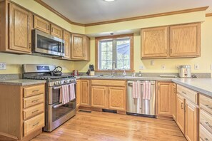 House (5 Bedrooms) | Interior