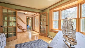 House (5 Bedrooms) | Interior