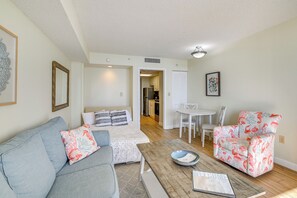 Interior - 1 Mi to Myrtle Beach Boardwalk: Oceanfront Condo (Myrtle Beach)