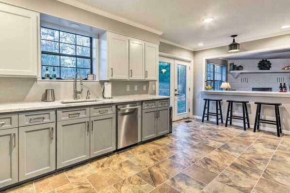 House (3 Bedrooms) | Interior