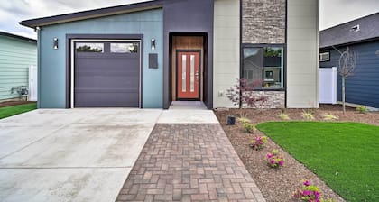 Modern Medford Escape ~ 3 Mi to Downtown!