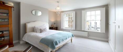 3 makuuhuonetta, silitysrauta/-lauta, Wi-Fi, vuodevaatteet