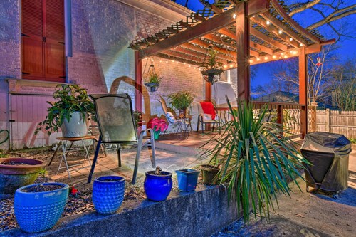 2 Mi to Oaklawn Casino: Home w/ Peaceful Yard!