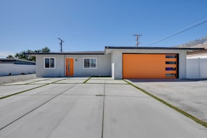 House (3 Bedrooms) | Interior - Pool & Mountain Views: Palm Springs Home (Palm Springs)