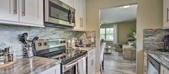 Cozy Sarasota Retreat - 3 Blocks to the Coast!