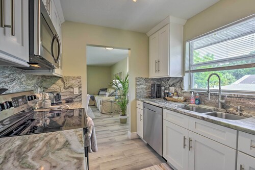 Cozy Sarasota Retreat - 3 Blocks to the Coast!