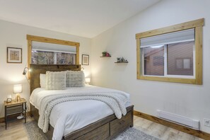 Apartment (2 Bedrooms) | Interior - Cozy Avon Condo w/ Grill: Walk to Ski Shuttle (Avon)