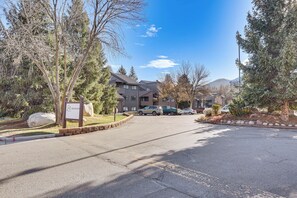 Apartment (2 Bedrooms) | Interior - Cozy Avon Condo w/ Grill: Walk to Ski Shuttle (Avon)