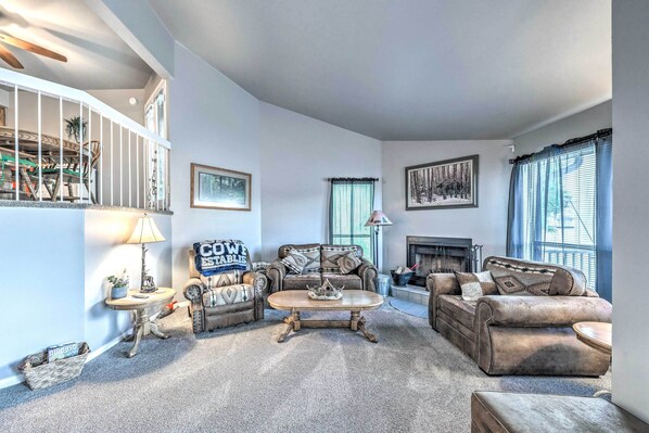 Apartment (3 Bedrooms) | Interior - Ruidoso Downs Condo w/ Mtn View + Balcony! (Ruidoso Downs)