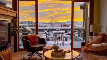 Apartment (2 Bedrooms) | Living area | TV